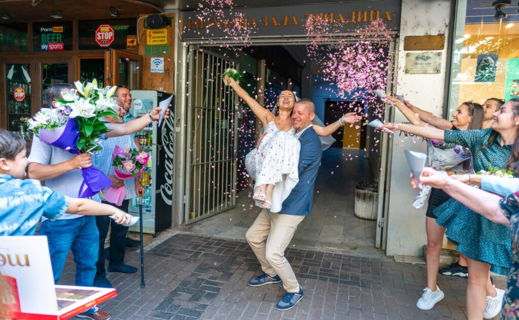 Сватбен фотограф в Ритуална зала Триадица – Зад кадър