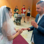 Сватбен фотограф Симеон Сълов – емоционални кадри от сключване на граждански брак в зала „Триадица“.