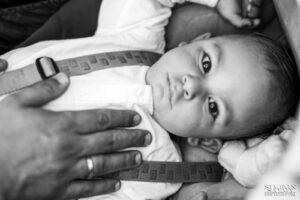 Портрет на малкия рожденик Светозар, който навършва една годинка – близък план, заснет от фотограф за детски рожден ден.