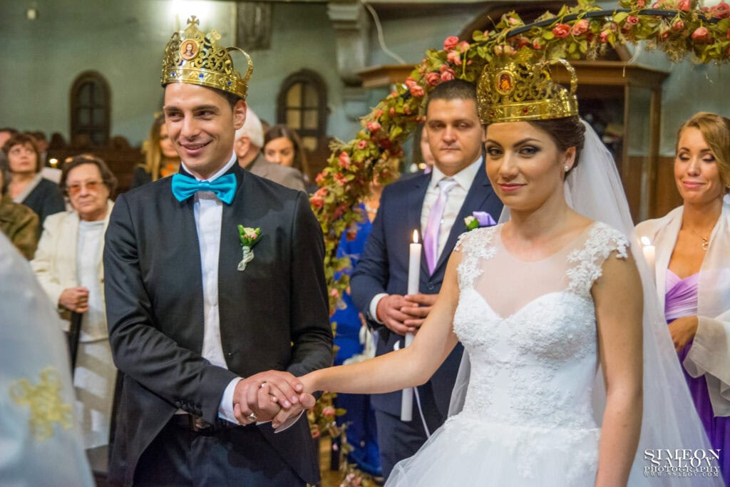 Сватбен фотограф в Храм Света Параскева – Зад кадър