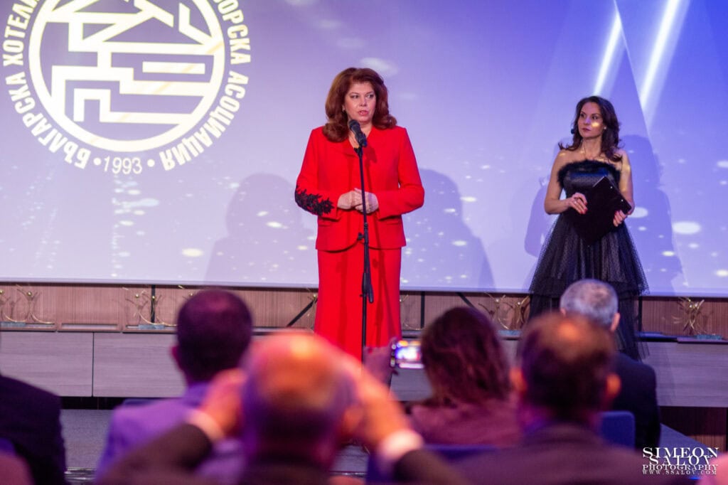 Илияна Йотова: От Вицепрезидент до първата жена Президент на България – Поглед от официалния фотоархив