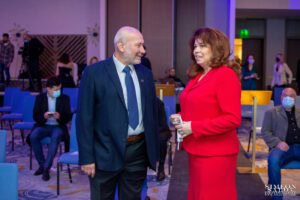 Президентът Илияна Йотова в разговор с член на БХРА по време на официалната церемония – професионален архив на Симеон Сълов