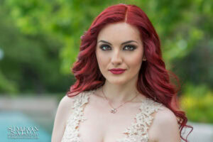 Фотограф за абитуриентски бал Симеон Сълов – артистични портрети и групови снимки на абитуриенти на открито.