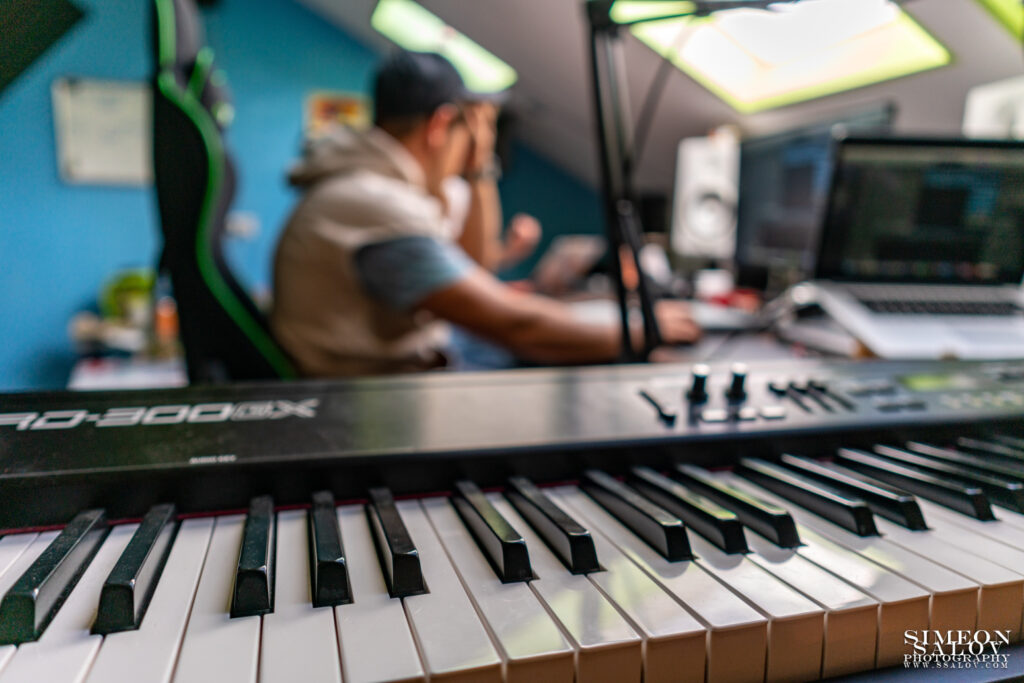 Арт център „Кърнолски“ - зад Кадър.